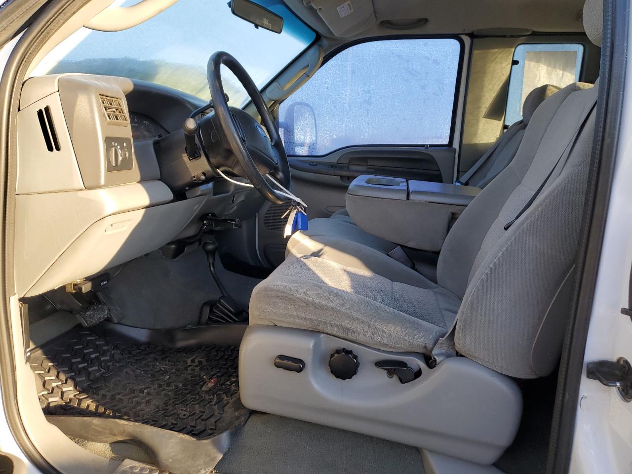 2004 Ford F350 - Image 7