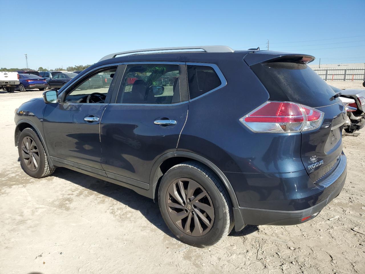 2016 Nissan Rogue - Image 2