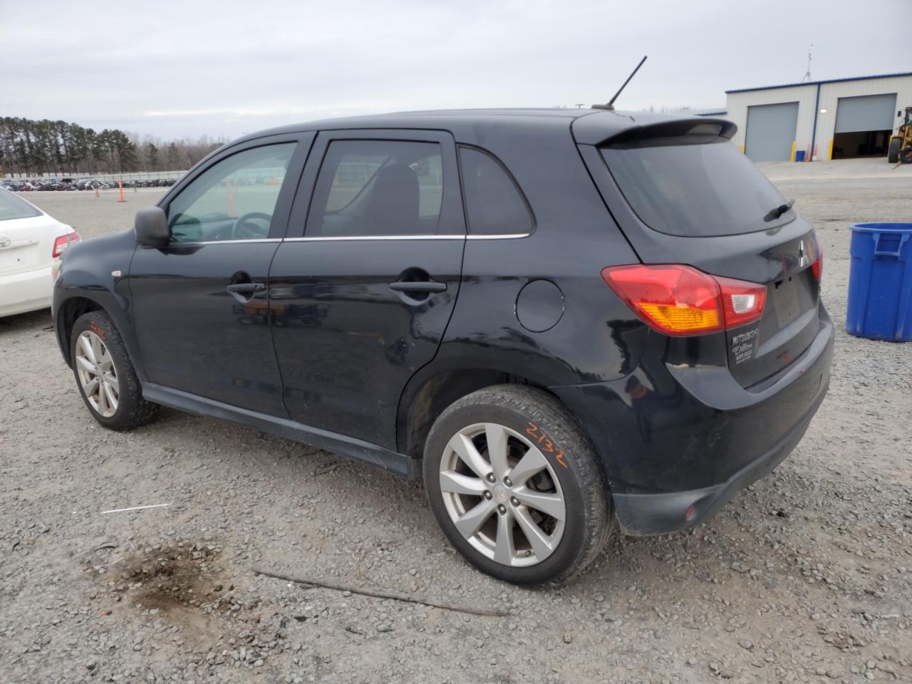 2014 Mitsubishi Outlander - Image 2