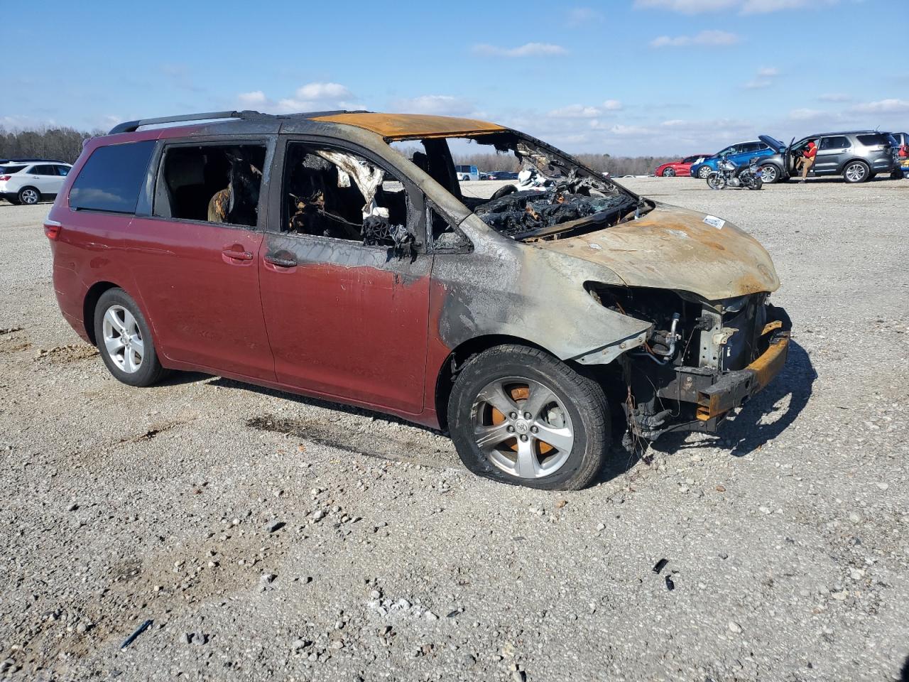 2015 Toyota Sienna - Image 4