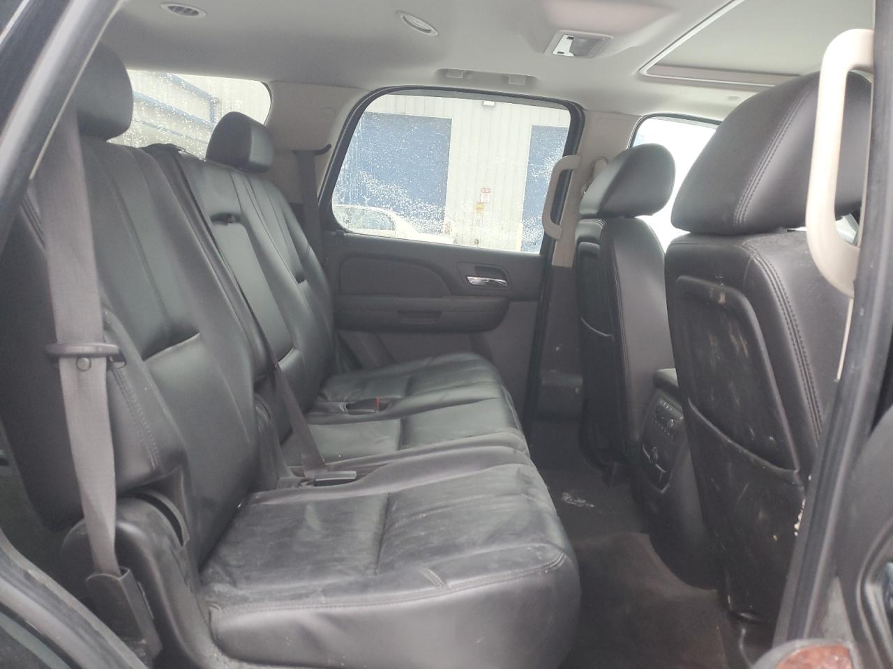 2010 Chevrolet Tahoe - Image 11