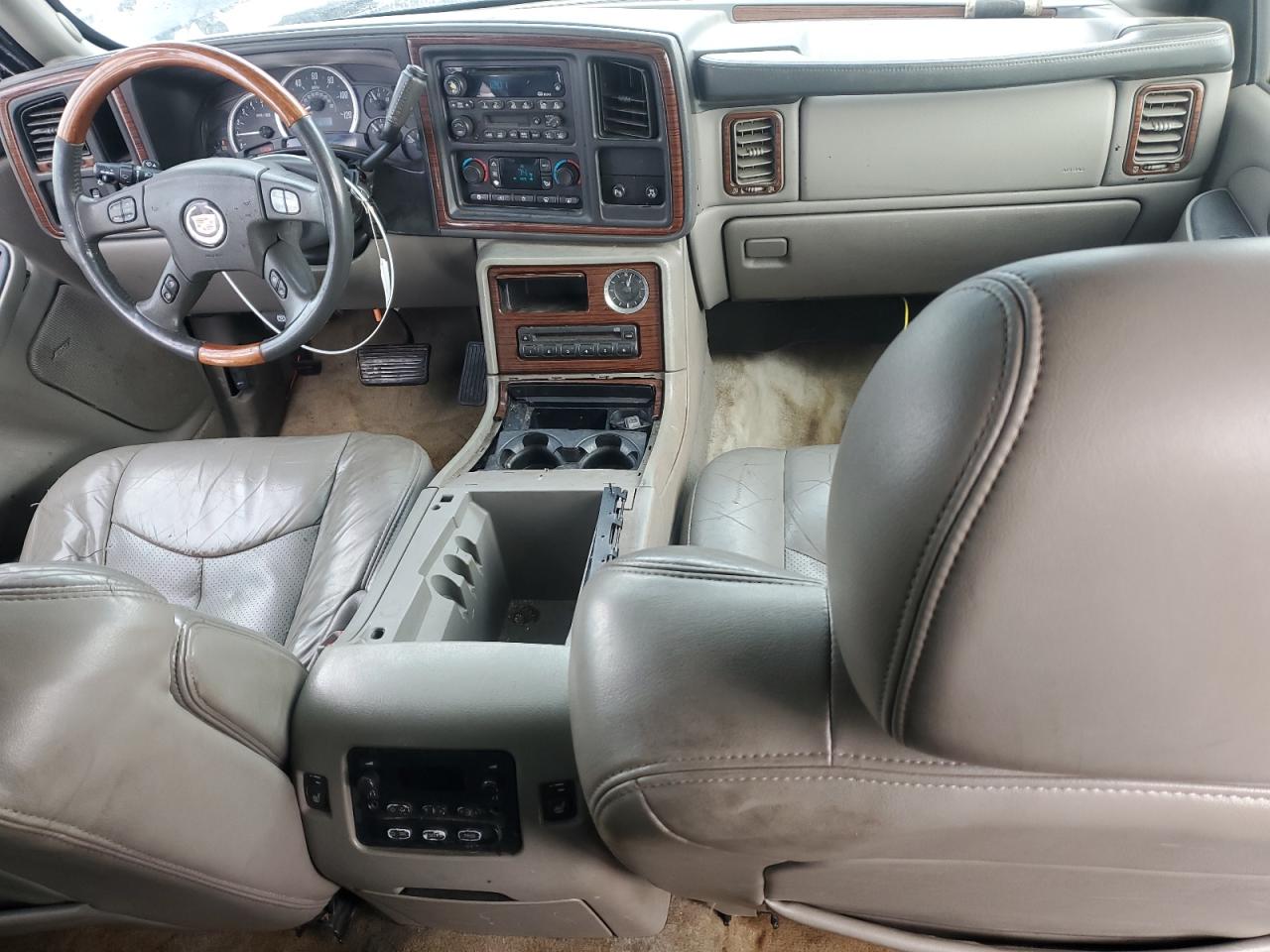 2004 Cadillac Escalade - Image 8