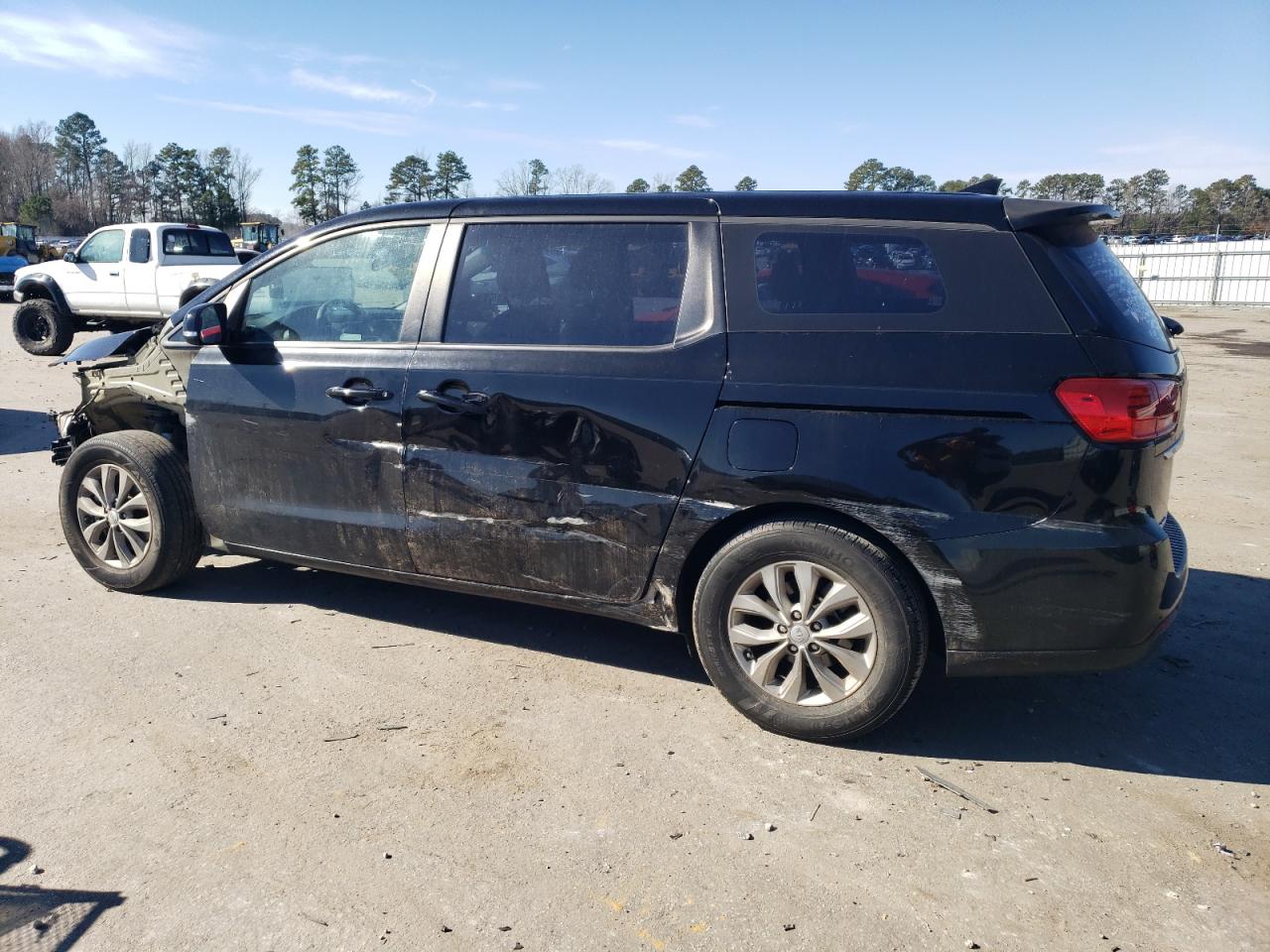 2019 Kia Sedona - Image 2