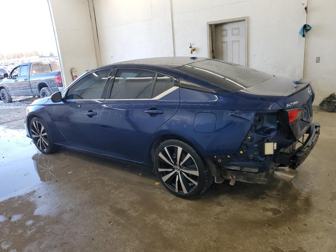 2021 Nissan Altima - Image 2