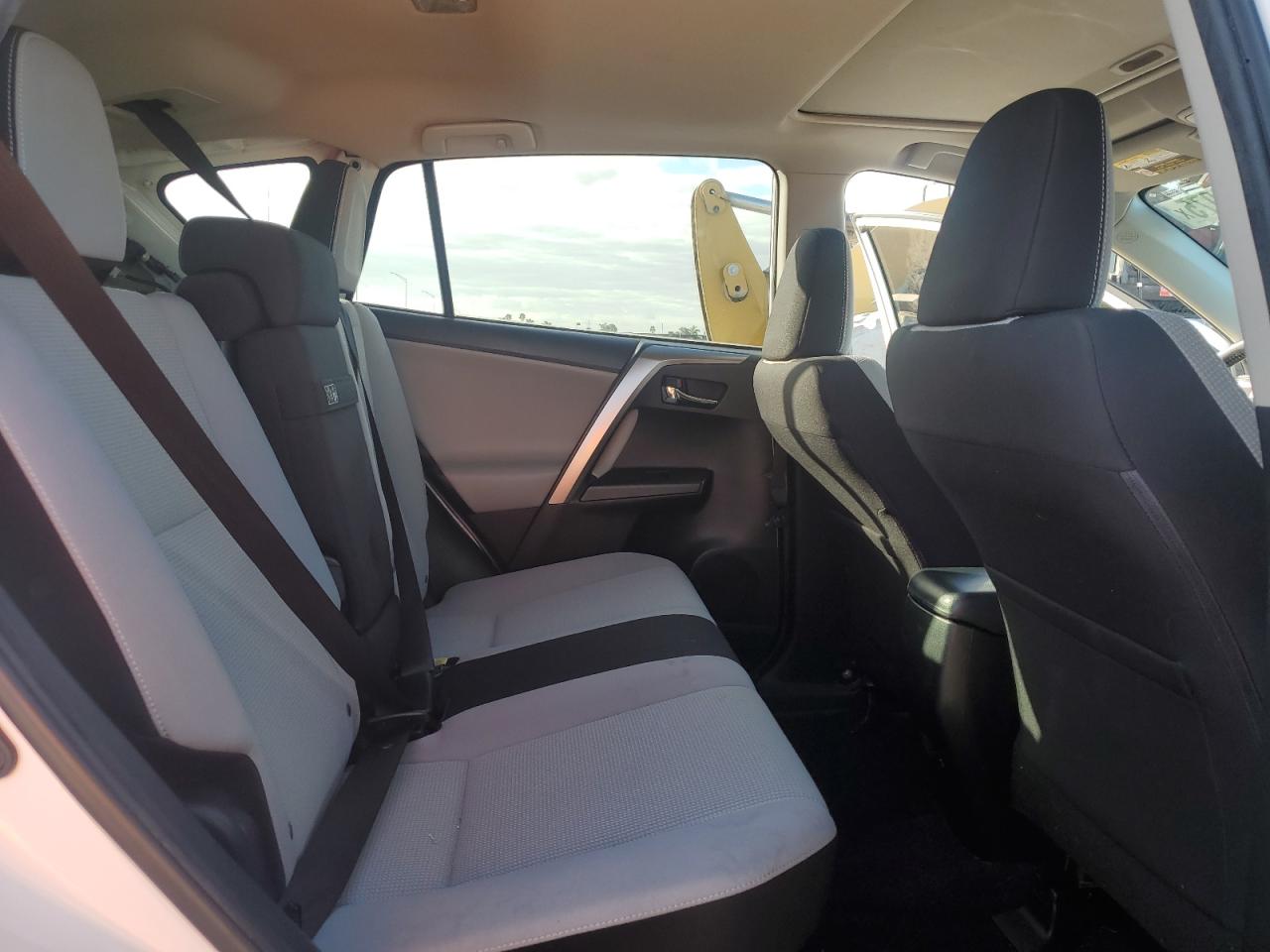 2018 Toyota RAV 4 - Image 11