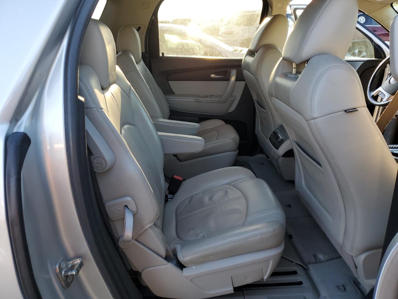 2010 GMC Acadia - Image 11