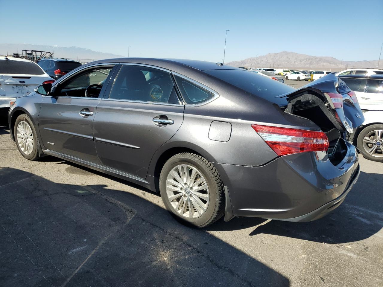 2015 Toyota Avalon - Image 2