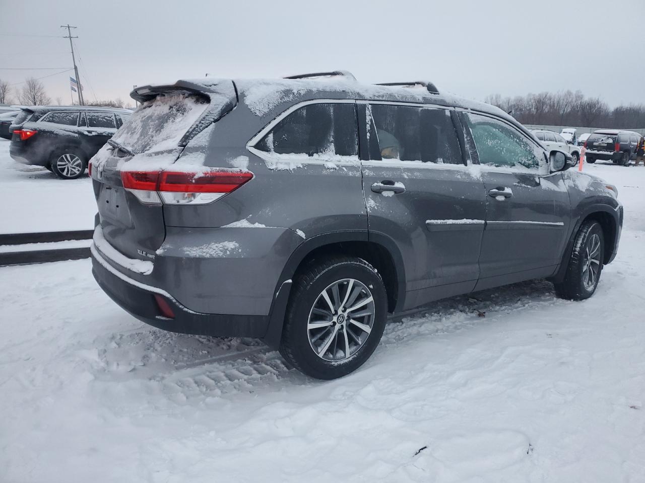 2018 Toyota Highlander - Image 3