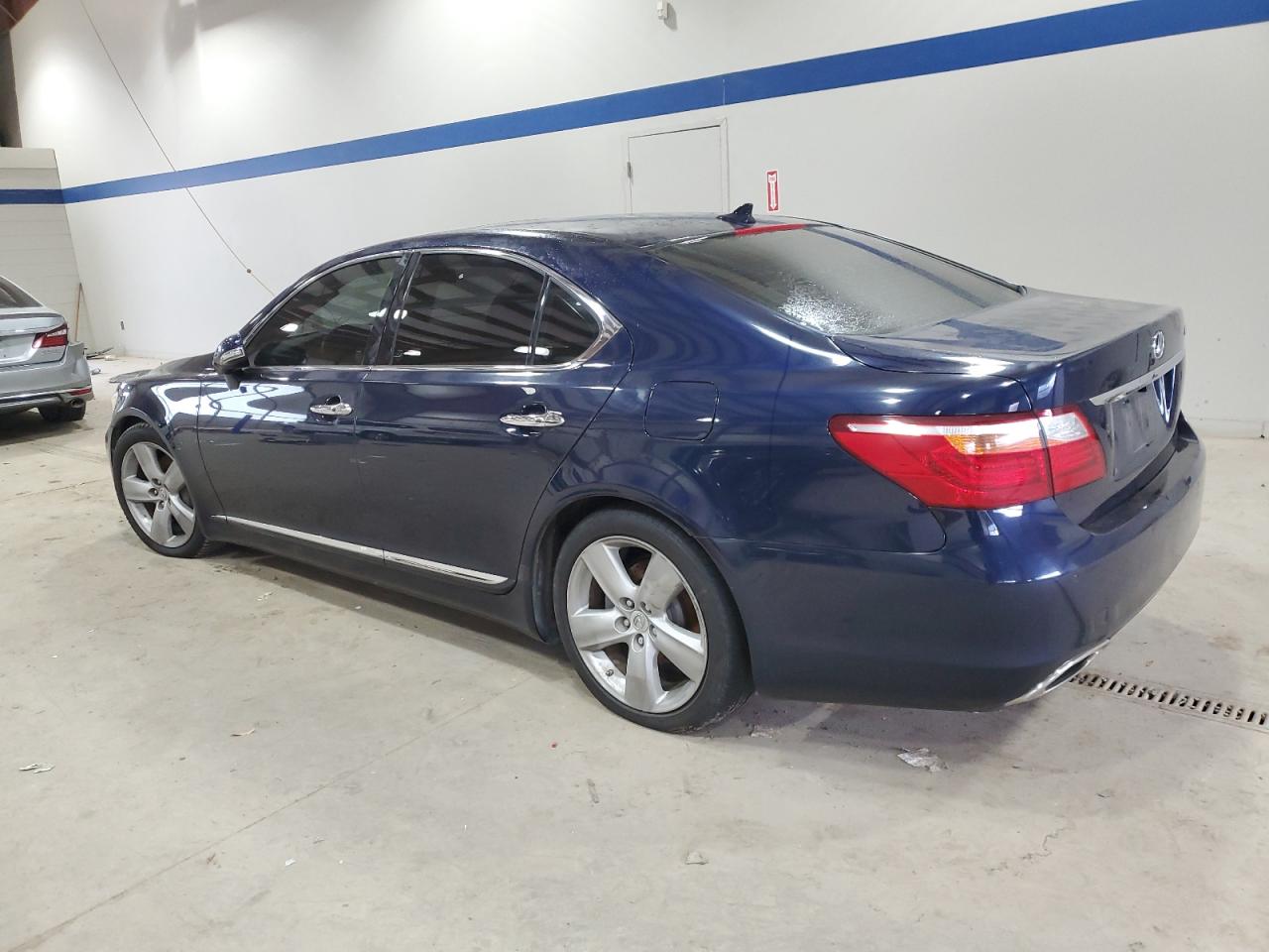 2011 Lexus LS - Image 2