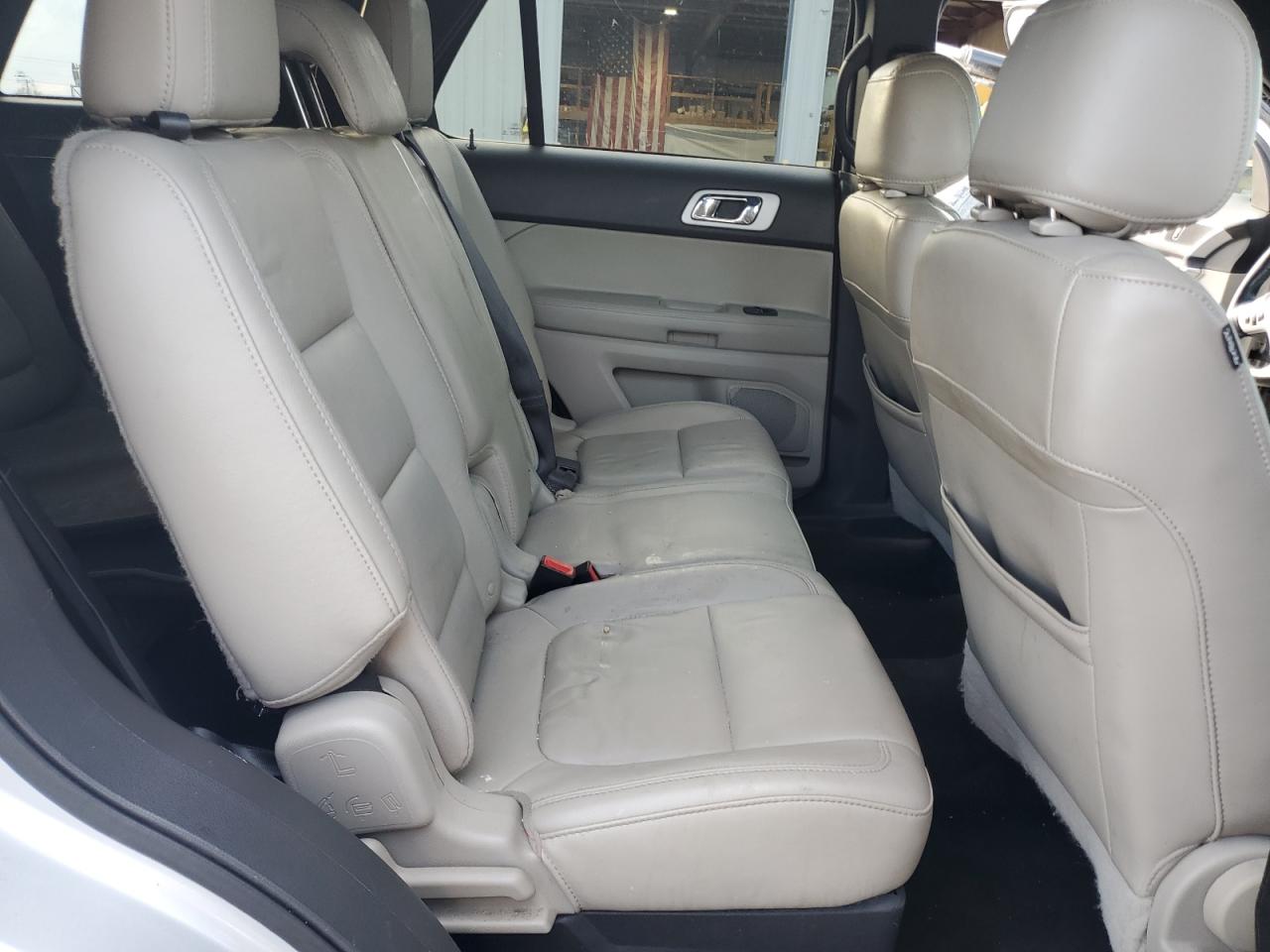 2015 Ford Explorer - Image 11