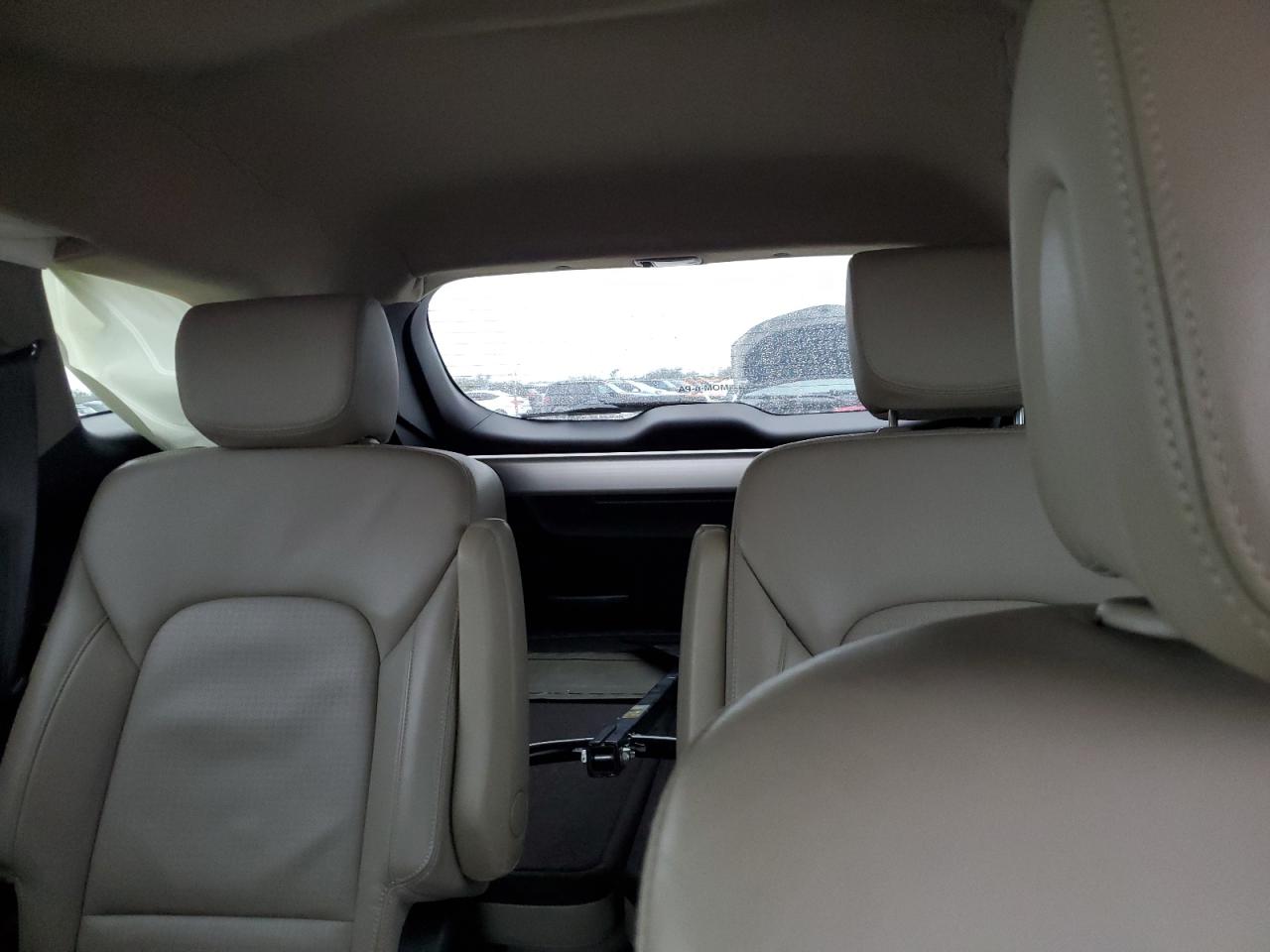 2013 Hyundai Santa Fe - Image 10