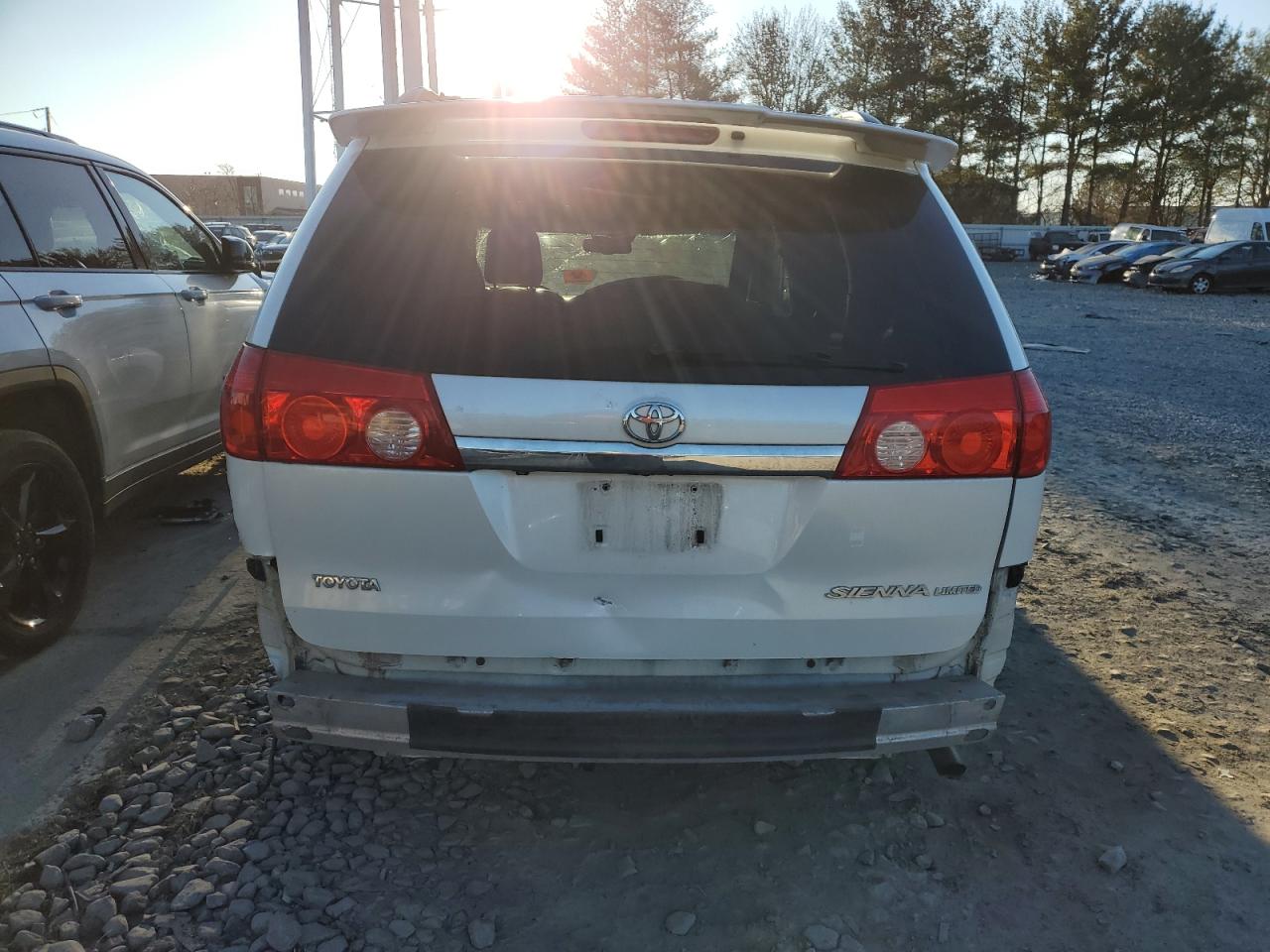 2010 Toyota Sienna - Image 6