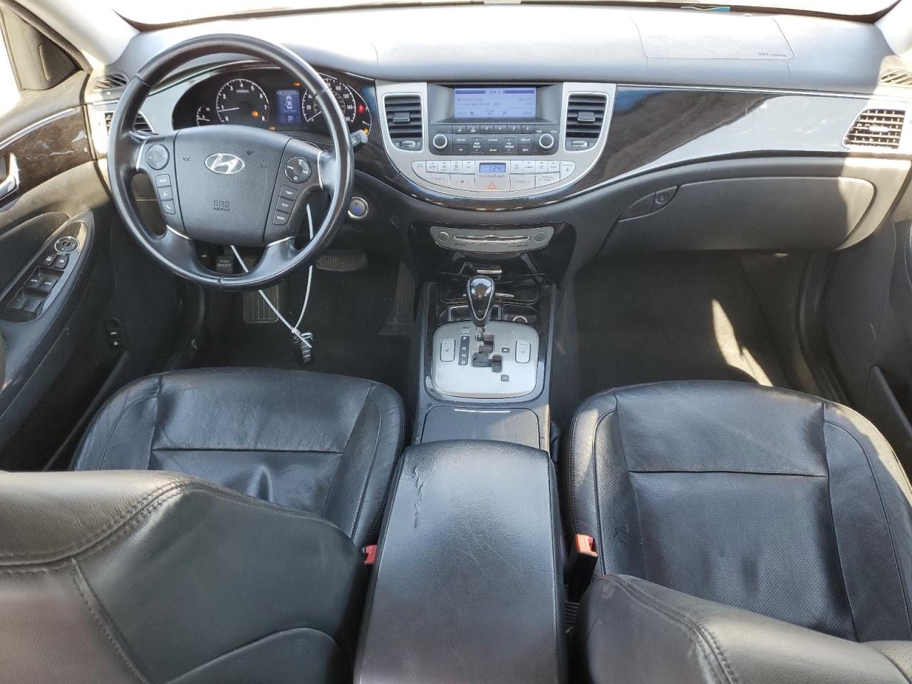 2014 Hyundai Genesis - Image 8