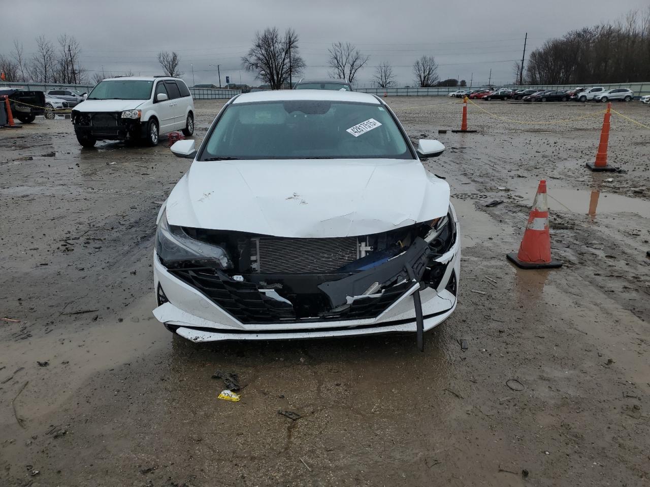 2023 Hyundai Elantra - Image 5
