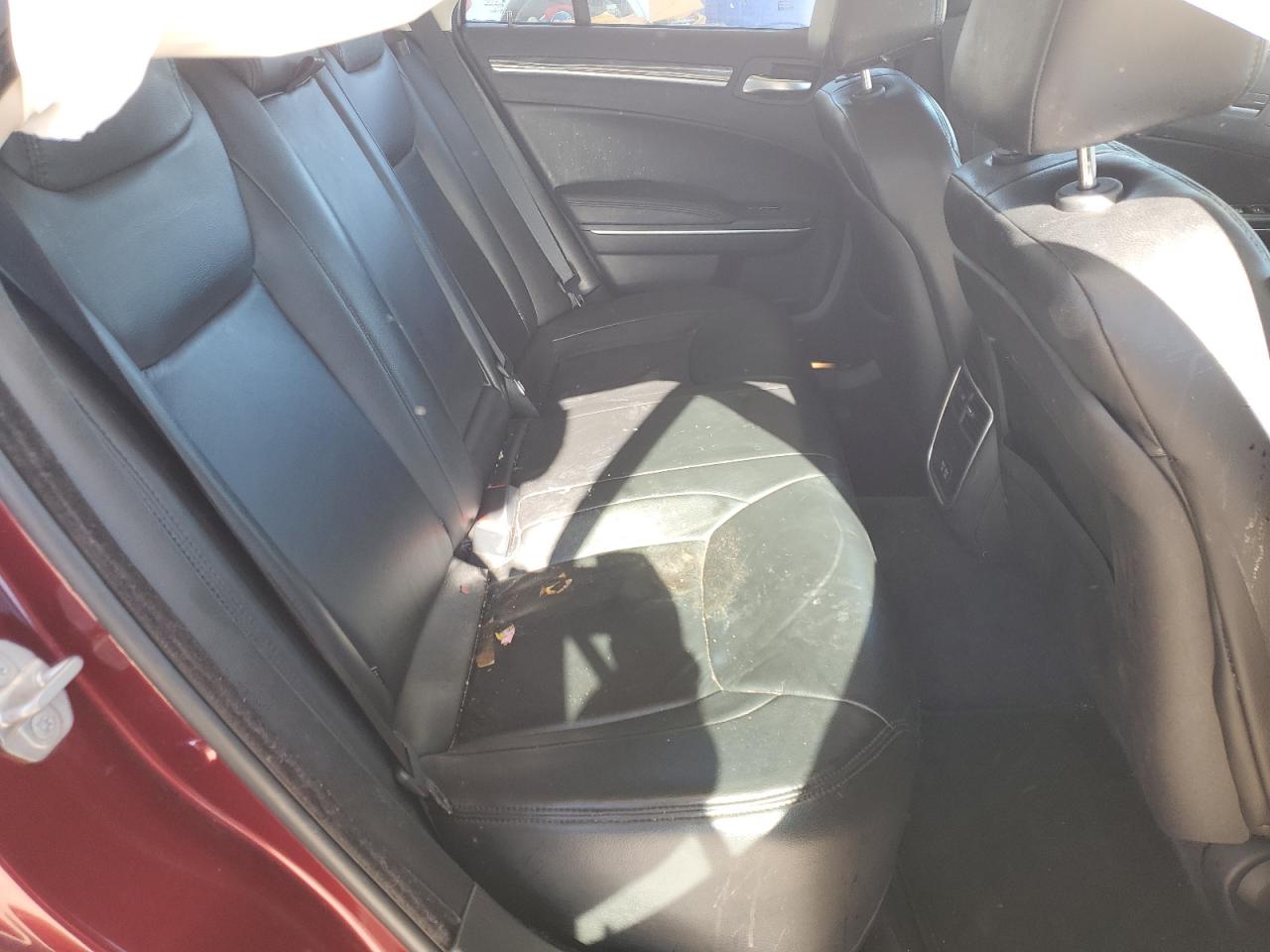 2018 Chrysler 300 - Image 11