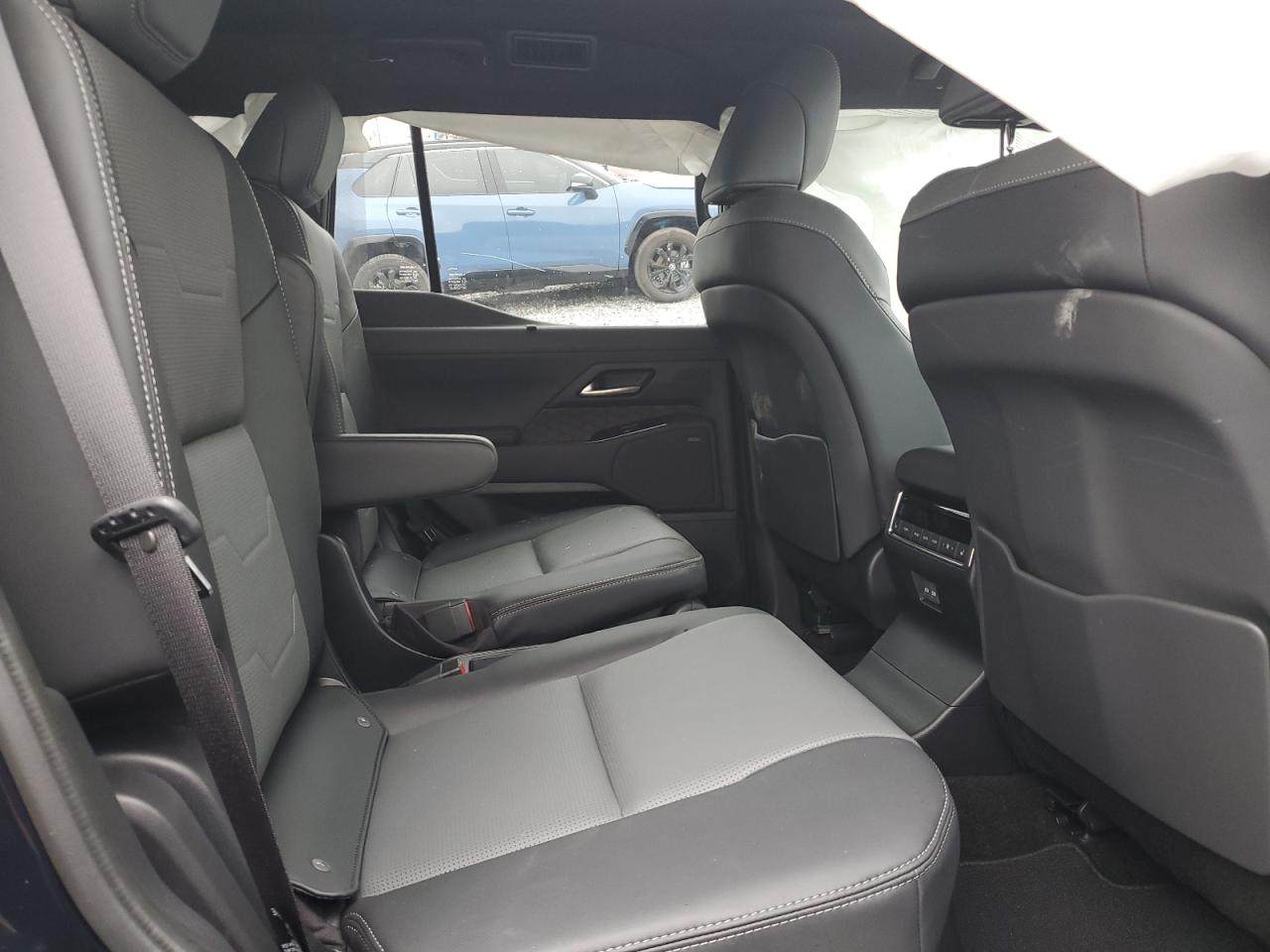 2024 Lexus GX - Image 11