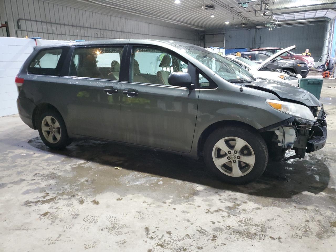 2012 Toyota Sienna - Image 4
