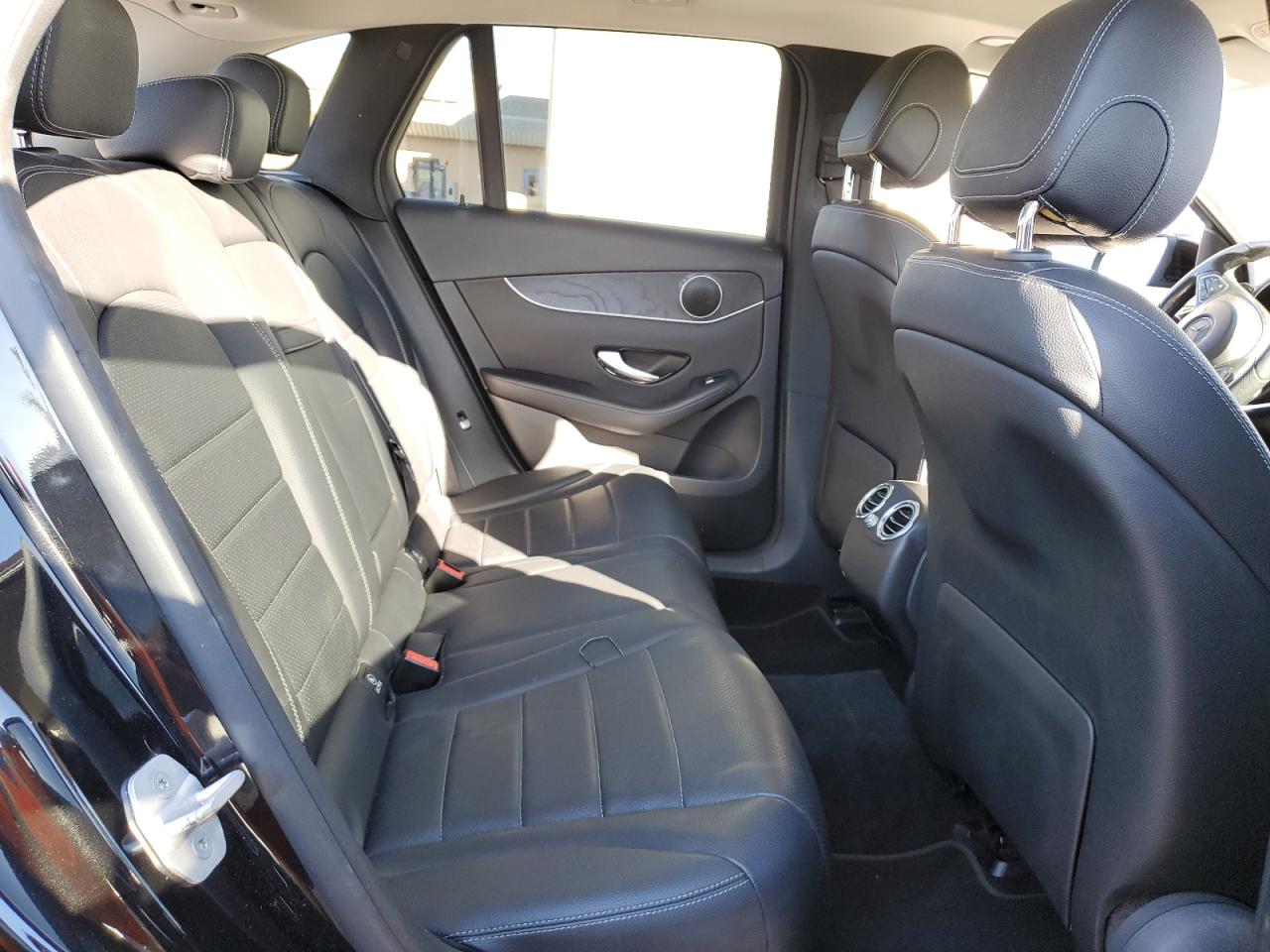 2016 Mercedes-Benz GLC - Image 10