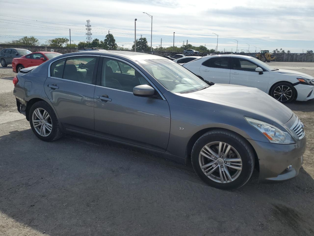 VIN JN1CV6AR8FM523446 2015 INFINITI Q40 no.4