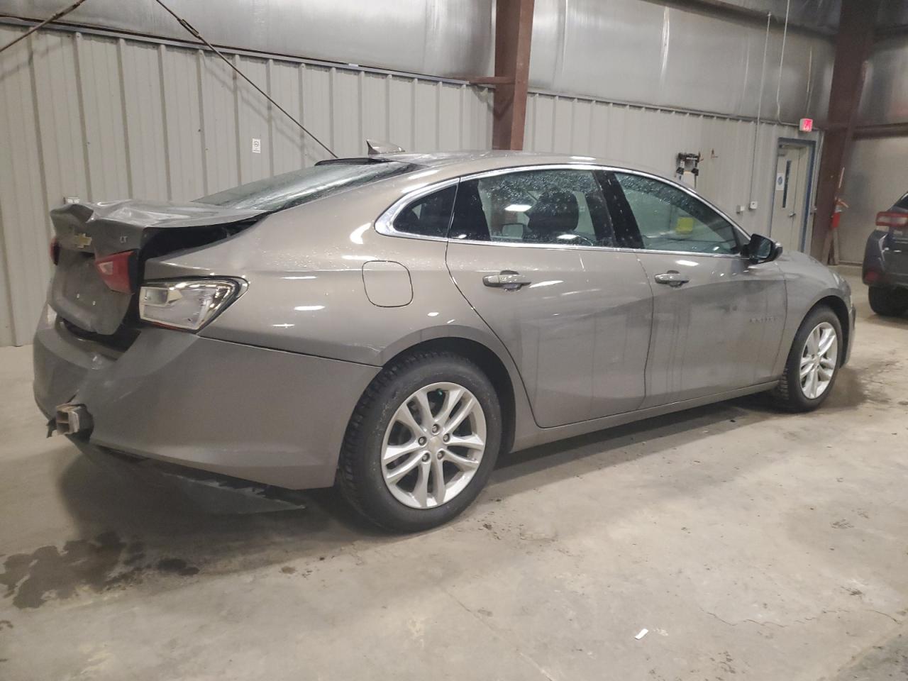 2018 Chevrolet Malibu - Image 3