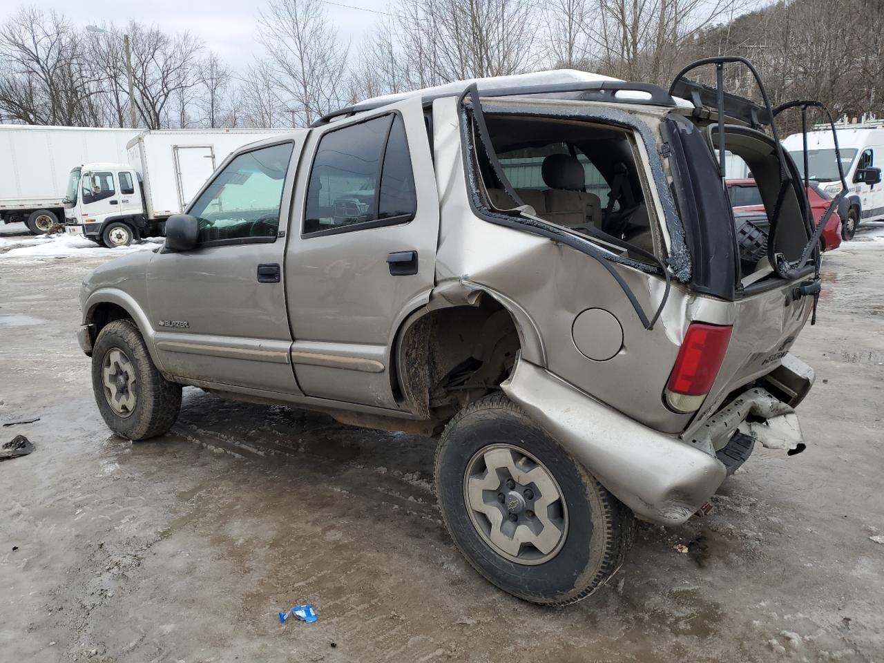2002 Chevrolet Blazer - Image 2