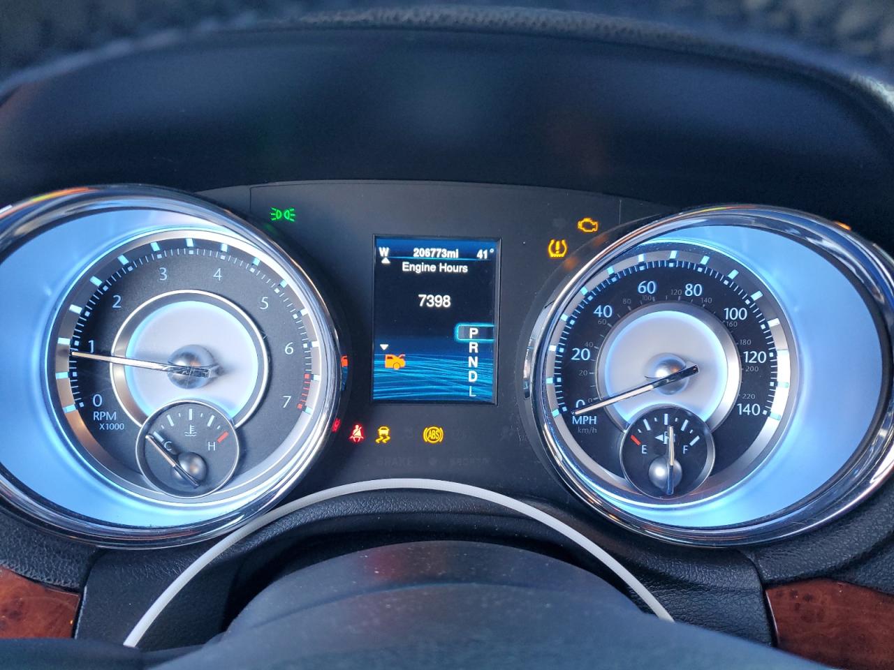 2013 Chrysler 300 - Image 9