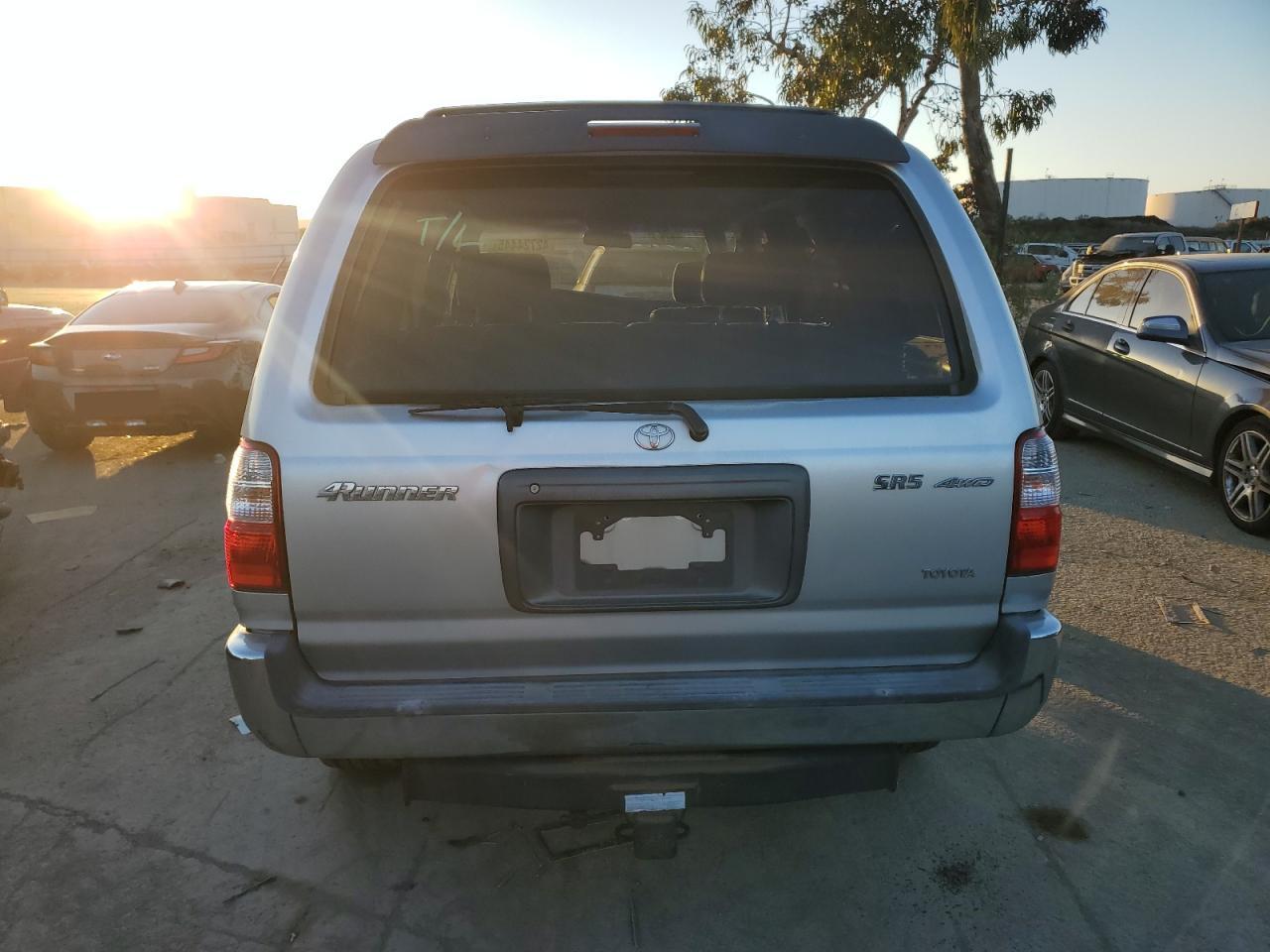 2001 Toyota 4Runner - Image 6