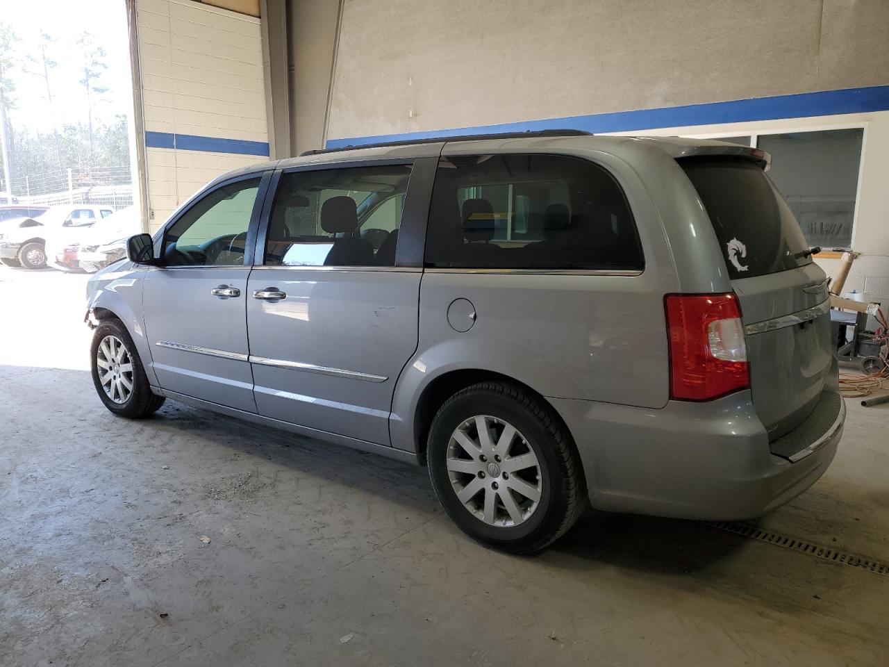2016 Chrysler Town & Country - Image 2