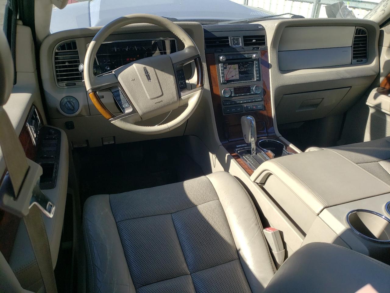 2011 Lincoln Navigator - Image 8