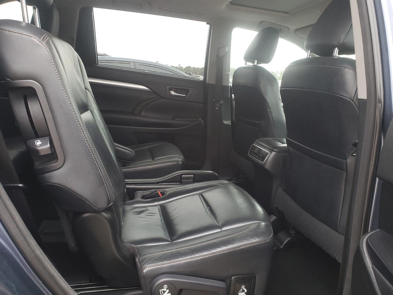 2015 Toyota Highlander - Image 11