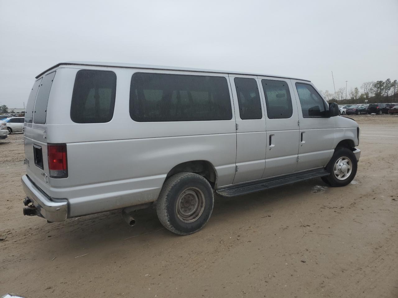 2013 Ford Econoline - Image 3