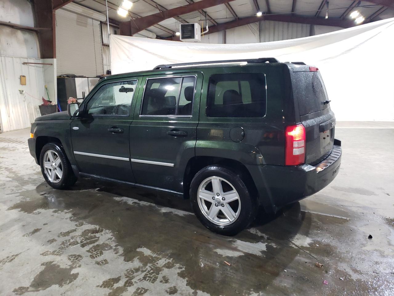 2010 Jeep Liberty (Patriot) - Image 2