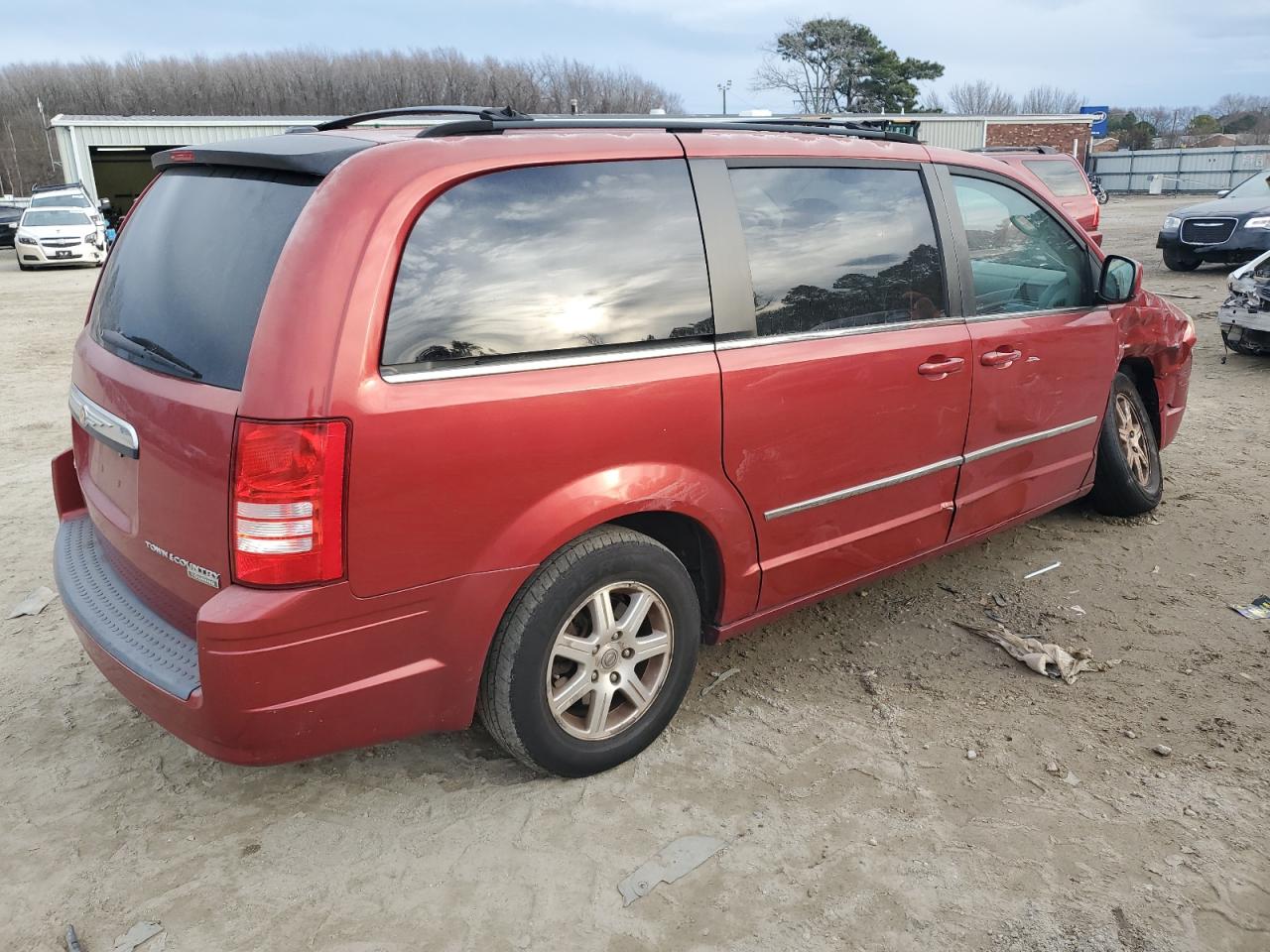 2009 Chrysler Town & Country - Image 3