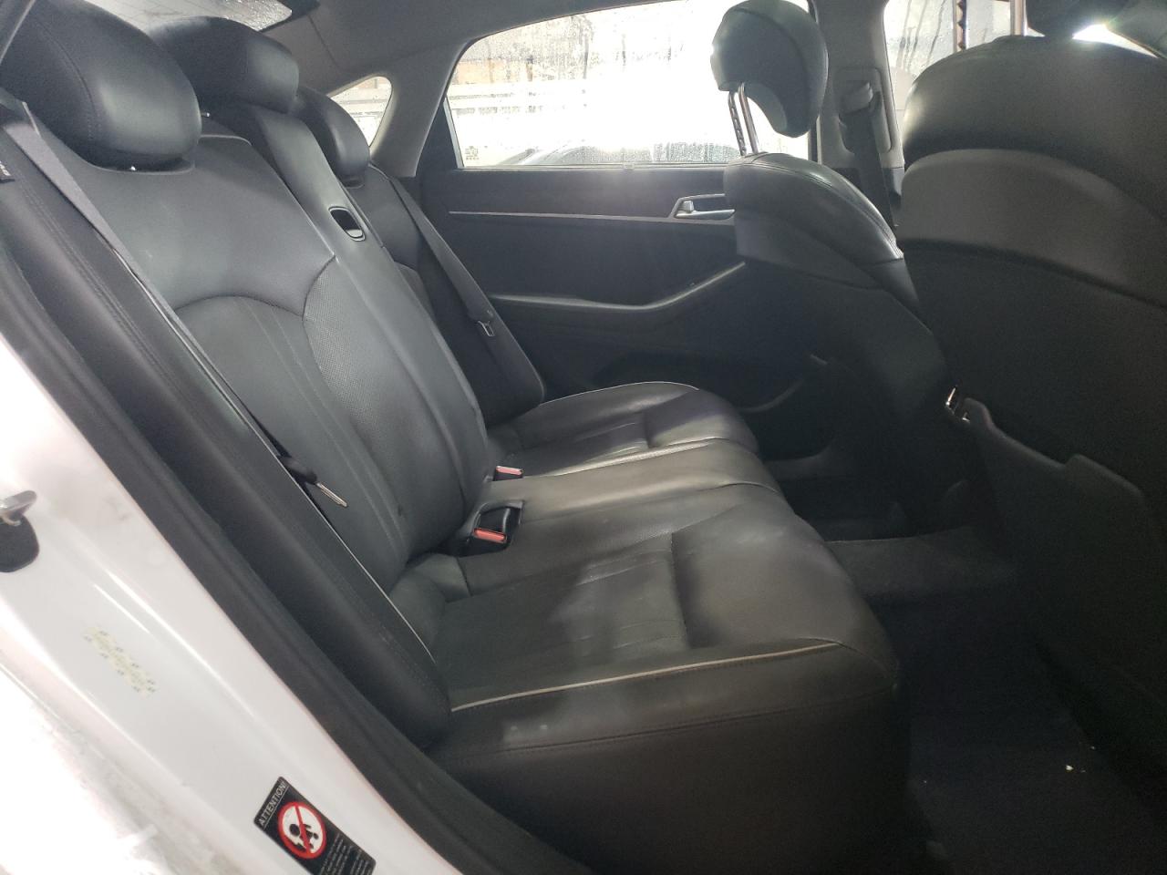 2015 Hyundai Genesis - Image 10