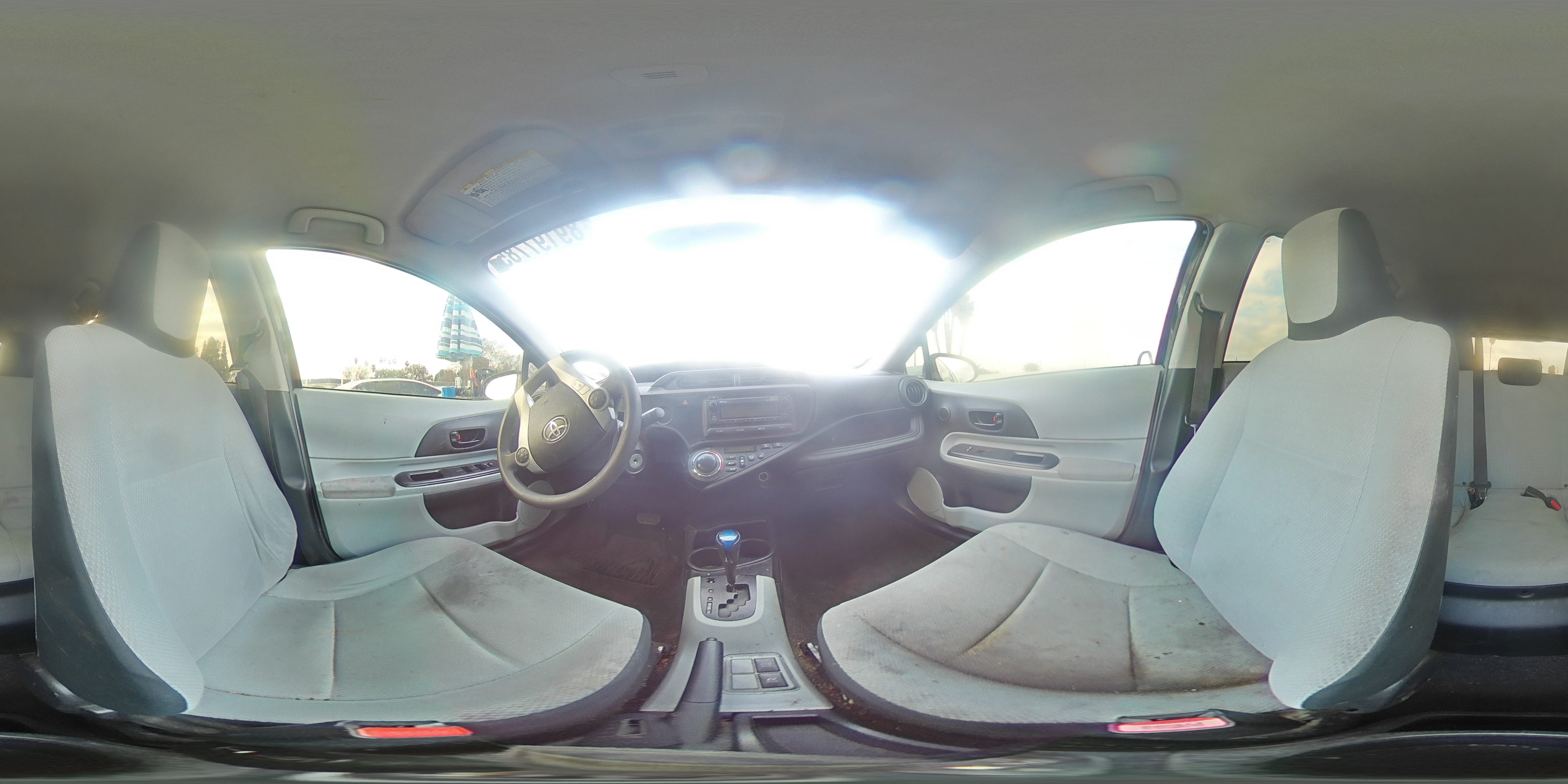 2014 Toyota Prius - Image 13