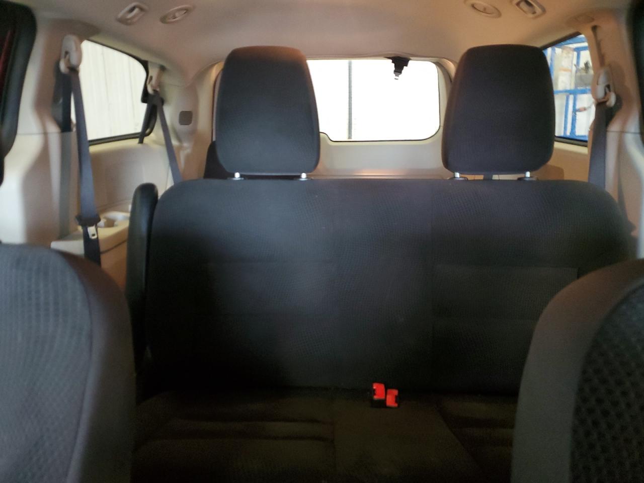 2017 Dodge Caravan - Image 10