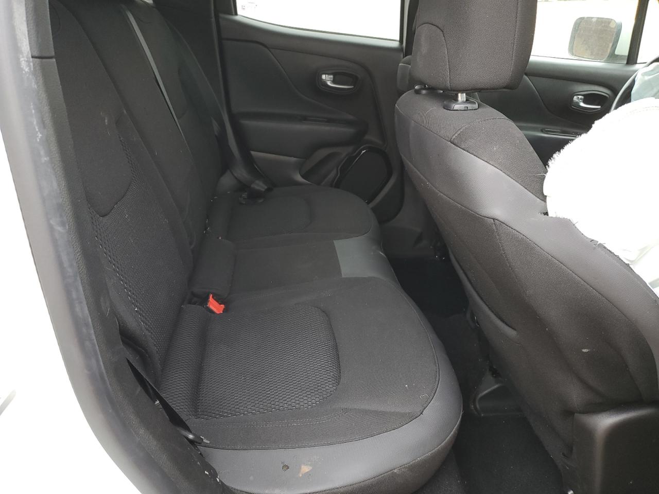 2018 Jeep Renegade - Image 11