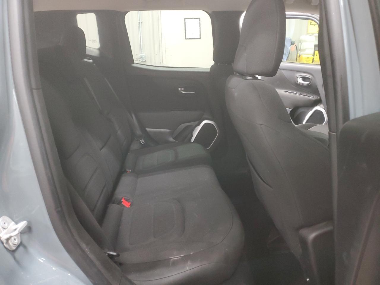 2018 Jeep Renegade - Image 11