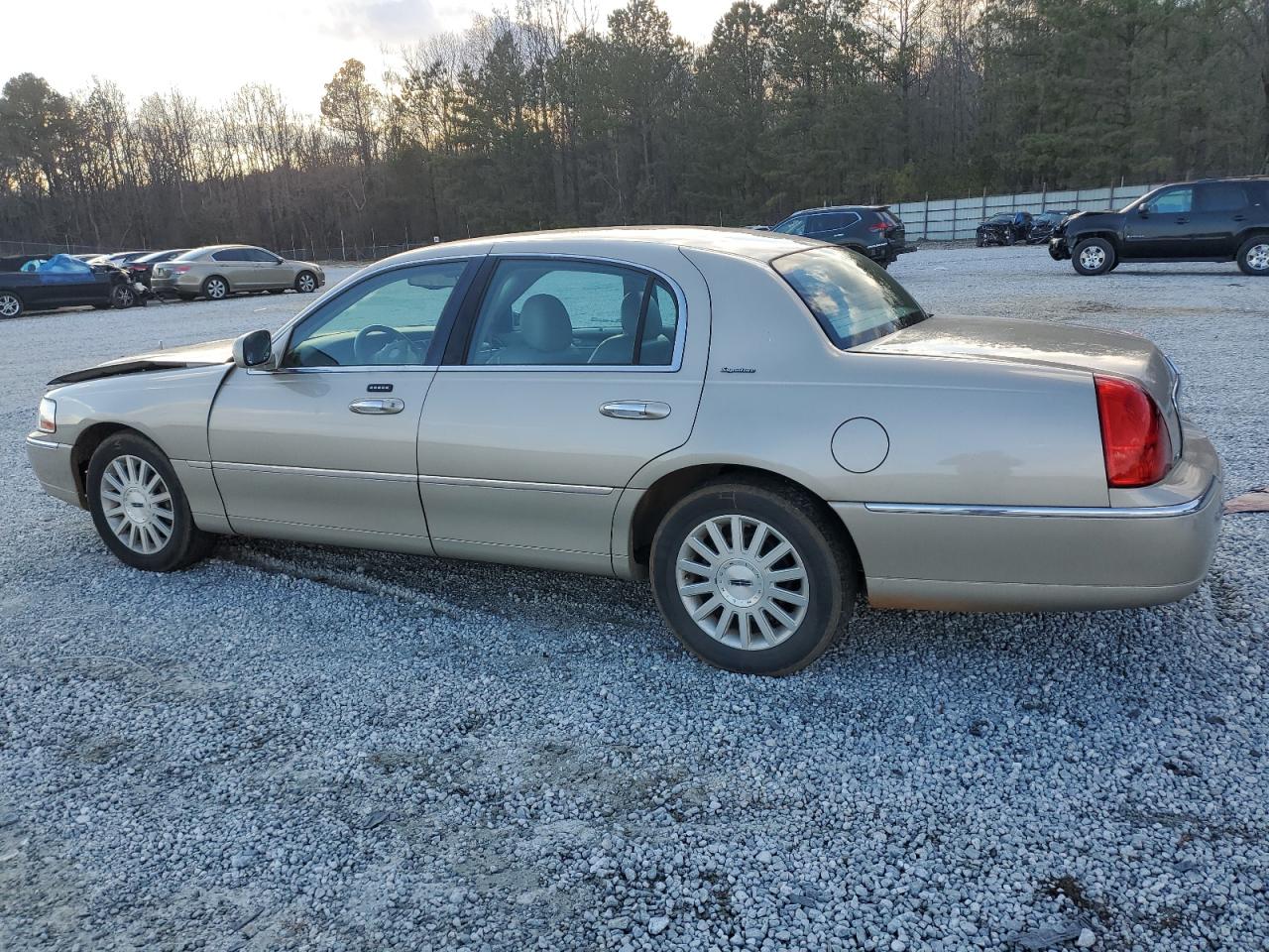2004 Lincoln Continental - Image 2