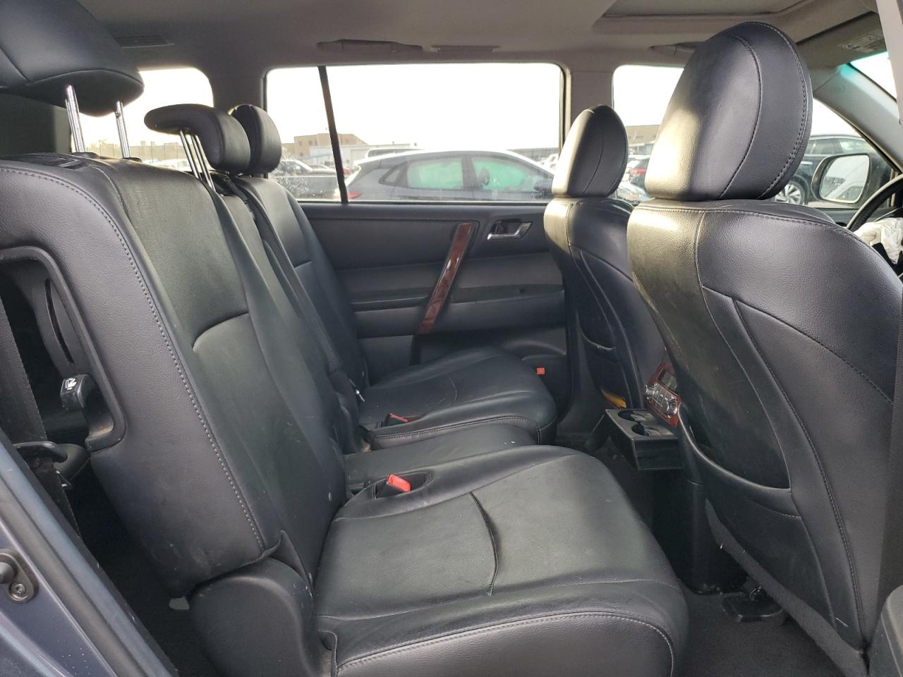 2012 Toyota Highlander - Image 11