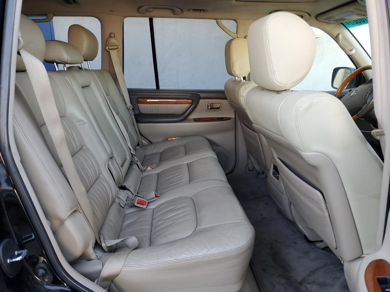 2004 Lexus LX - Image 11