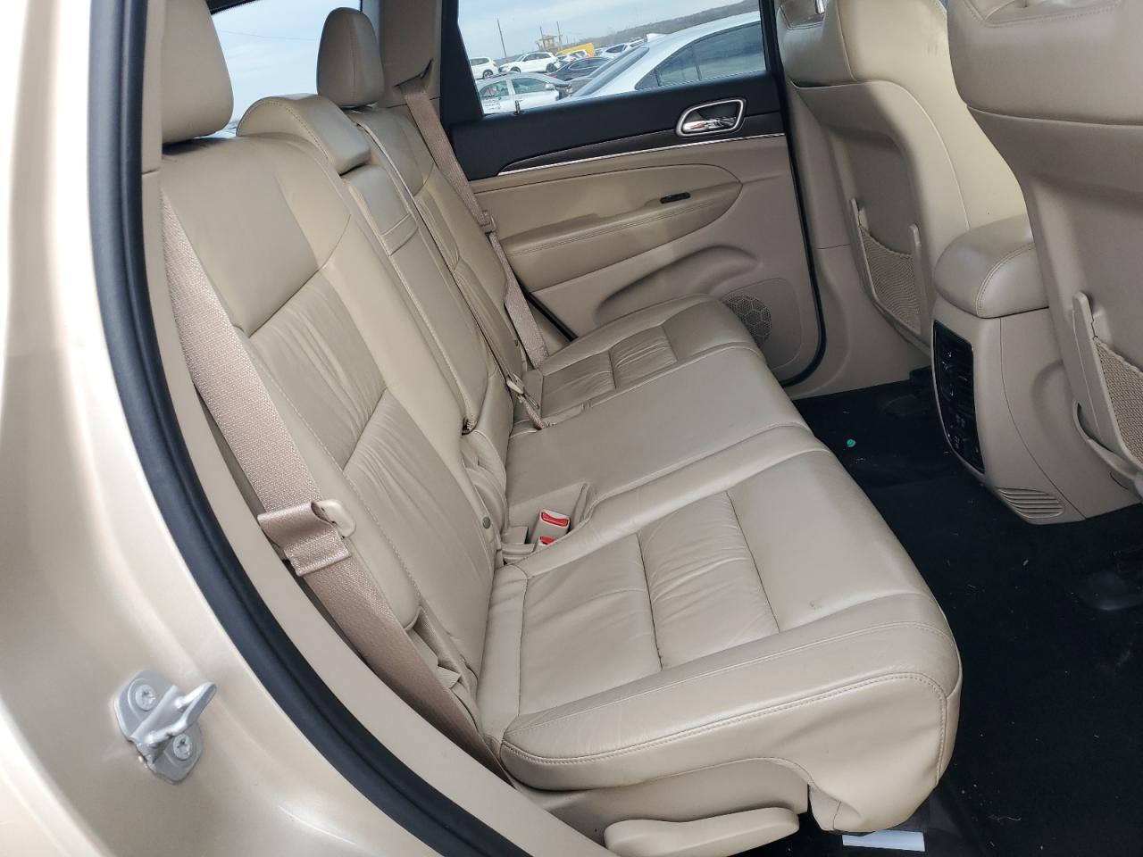 2015 Jeep Grand Cherokee - Image 11