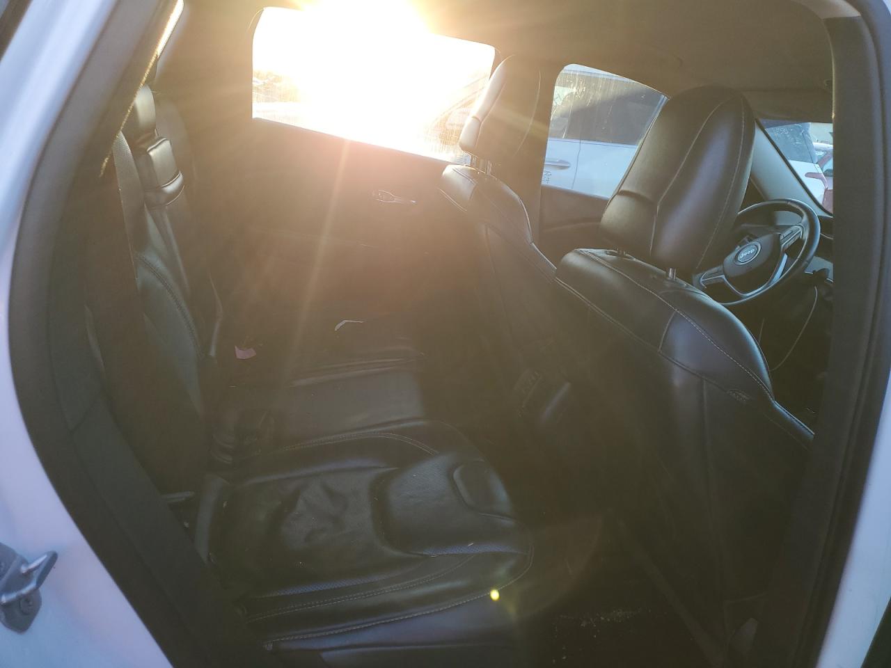 2016 Jeep Grand Cherokee - Image 11