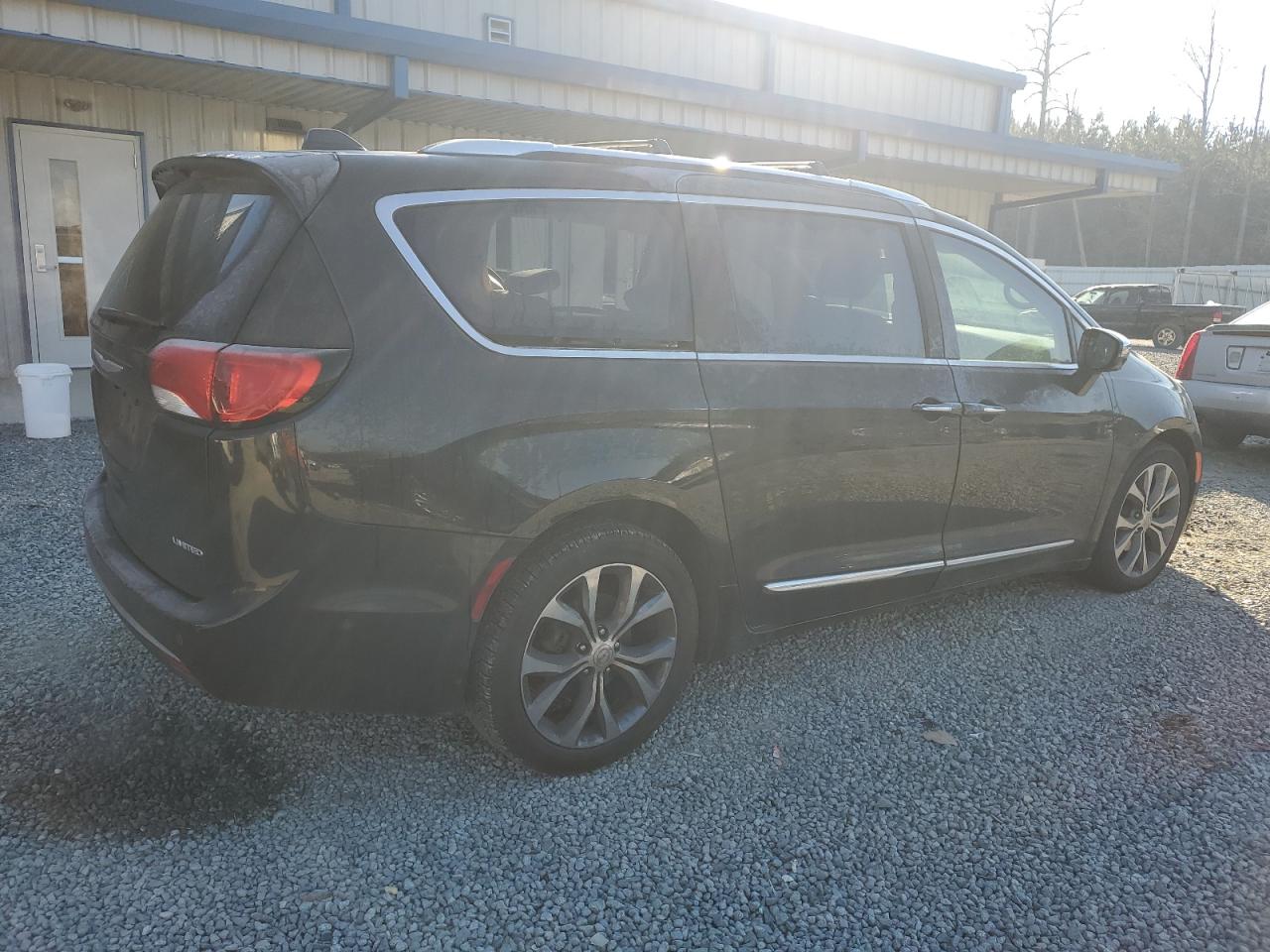 2018 Chrysler Pacifica - Image 3