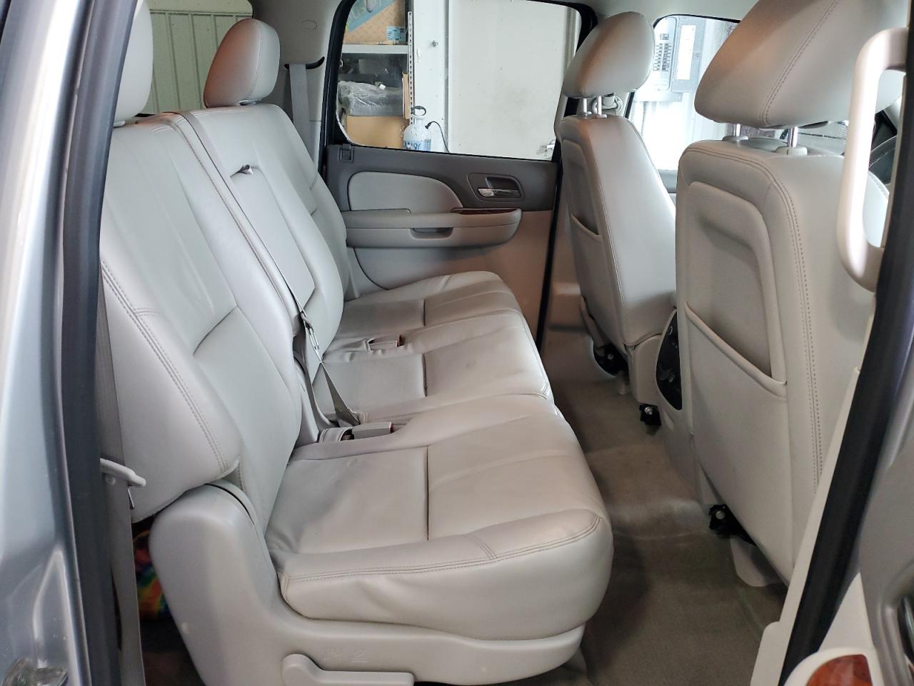 2013 Chevrolet Suburban - Image 11