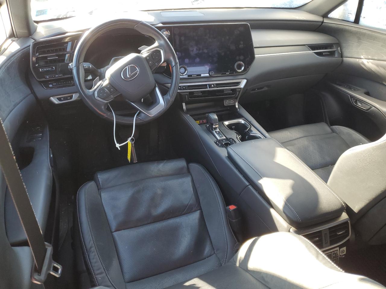 2023 Lexus RX - Image 8