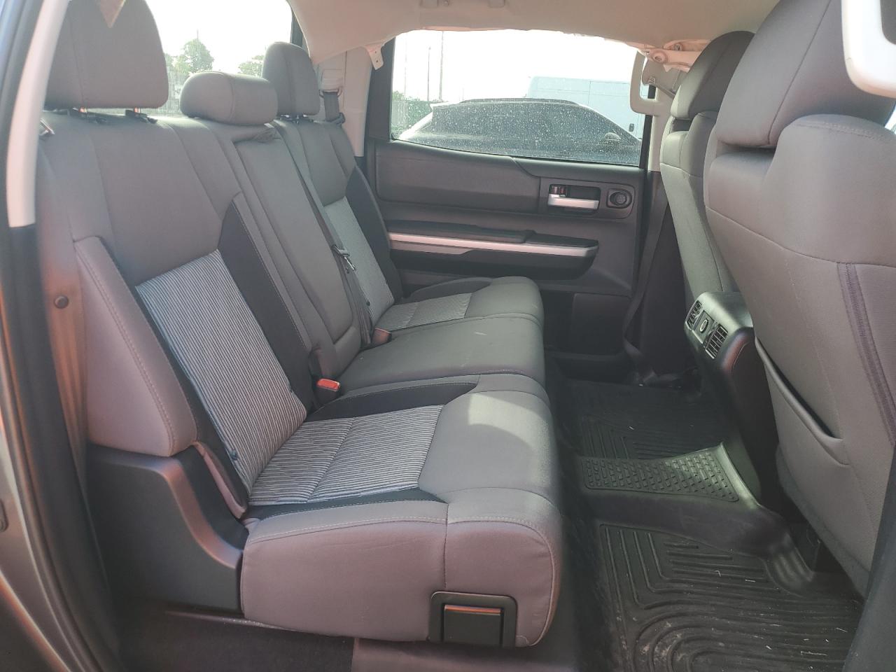 2015 Toyota Tundra - Image 10