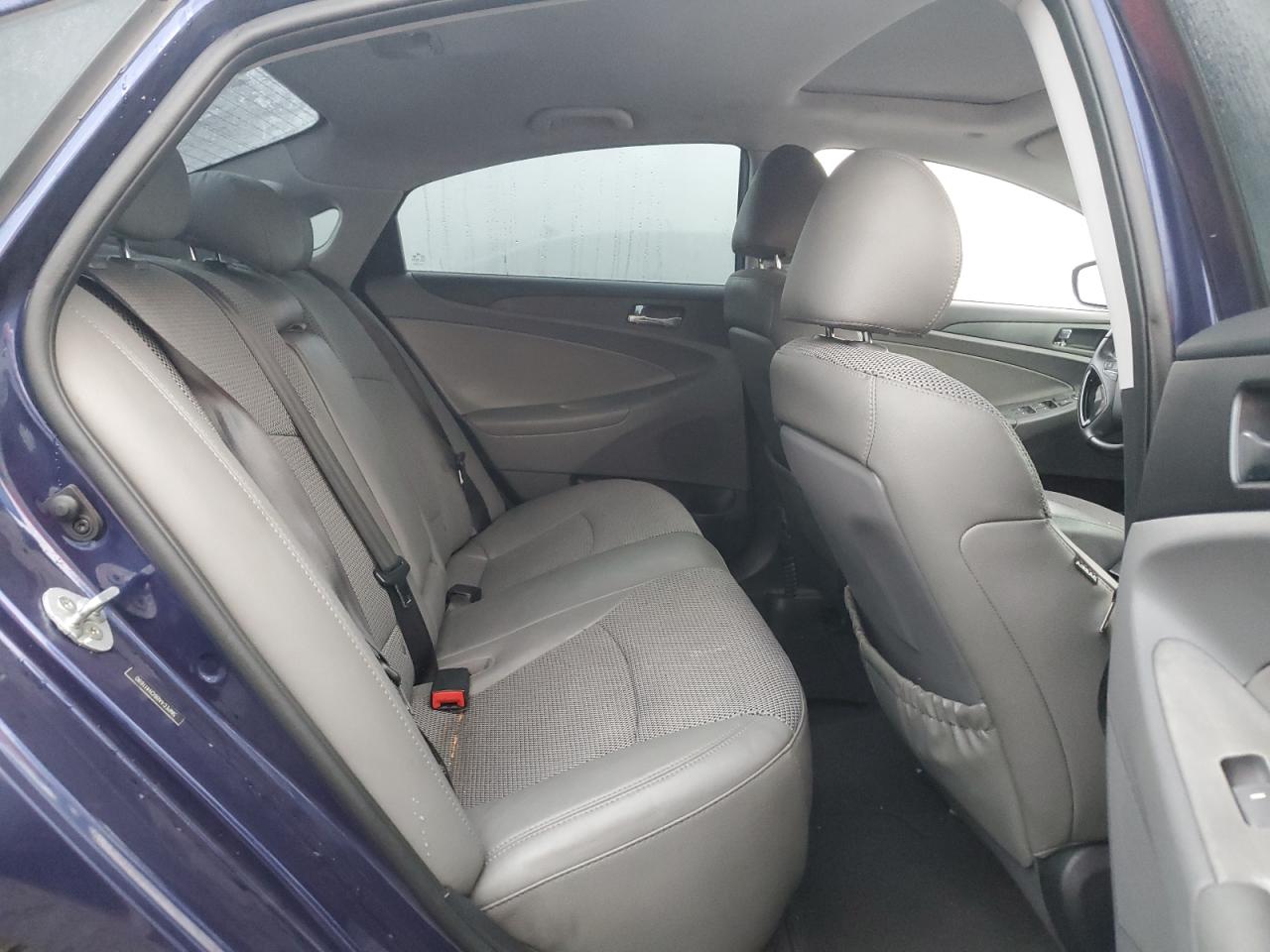 2012 Hyundai Sonata - Image 10