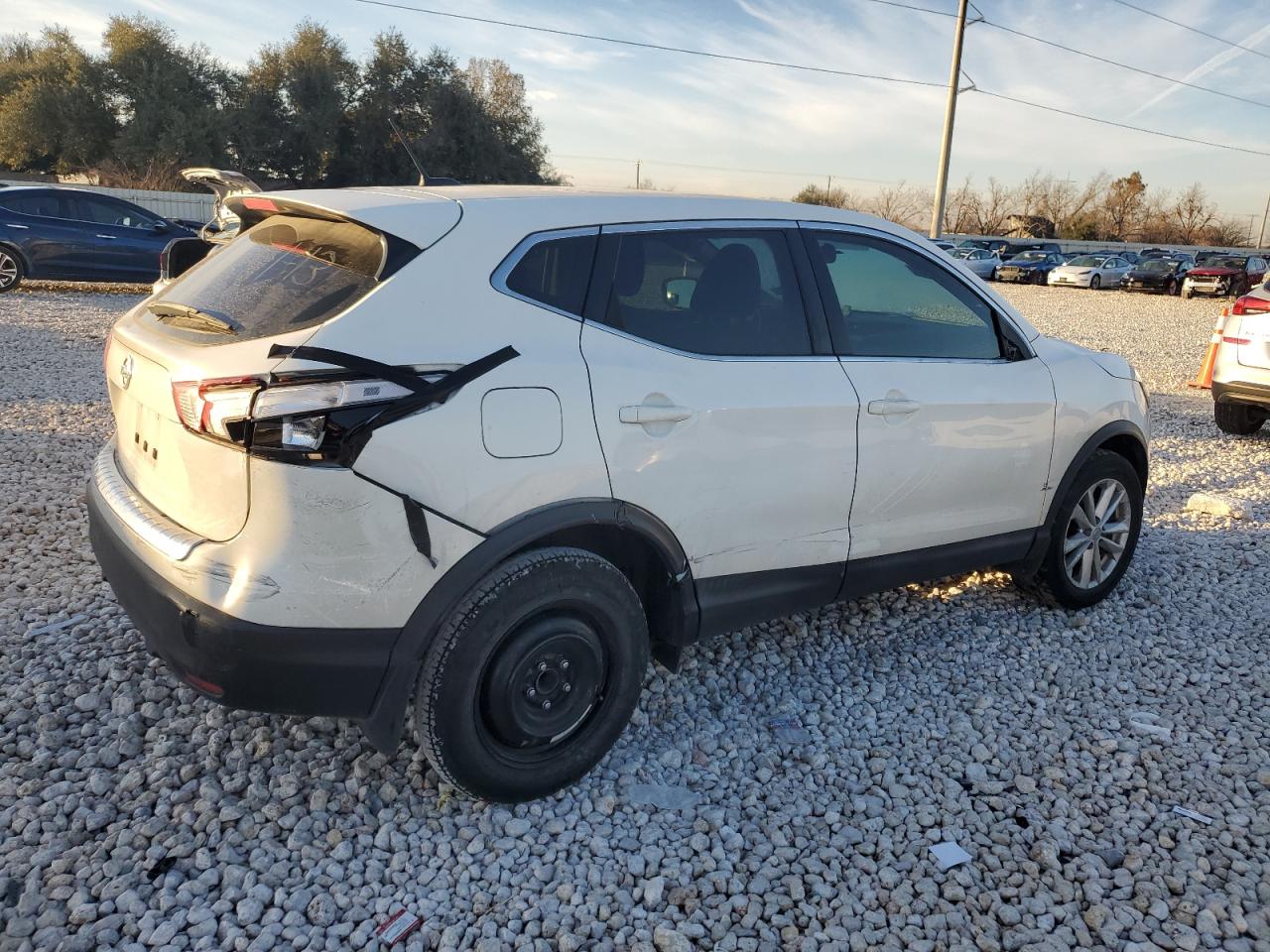 2018 Nissan Rogue - Image 3