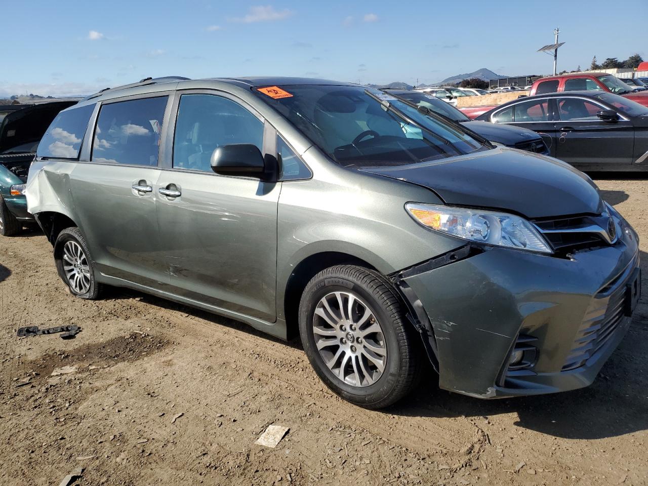 2019 Toyota Sienna - Image 4